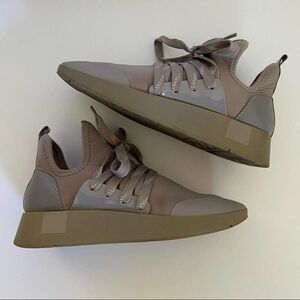 Steve Madden Shady Neoprene Grey Slip-On Sneakers Size 5.5